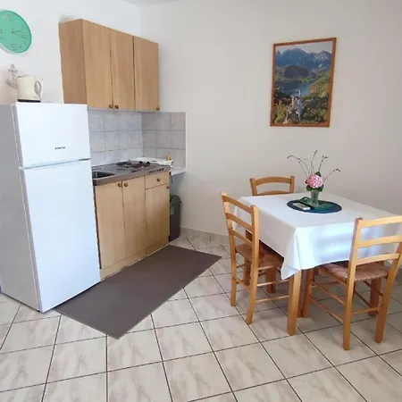 Gemuetliches Erdgeschoss-studio Fuer 2 Personen * Crikvenica