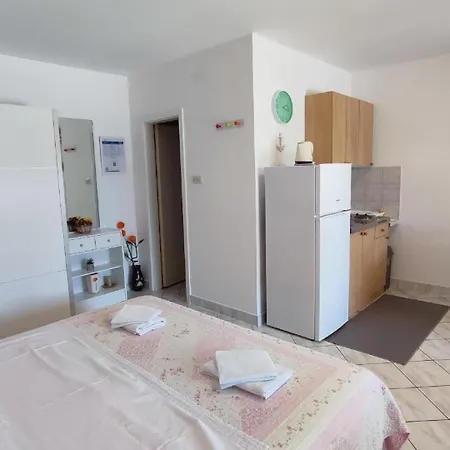 Gemuetliches Erdgeschoss-studio Fuer 2 Personen Apartment *